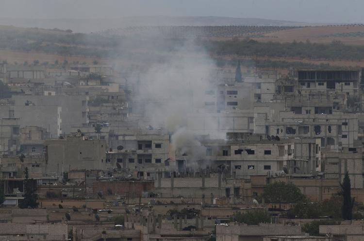 Luftangreb. I de seneste 48 timer har den amerikansk-ledede koalition gennemført omkring 40 luftangreb i Kobane. 