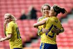 DRAMA. Brøndby er på en afgørende scoring af Emma Madsen (th.) sammen med Fortuna Hjørring klar til ottendedelsfinalerne i Champions League. 