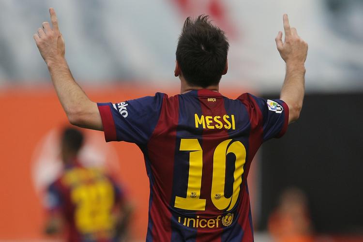 249. I går jubilerede Lionel Messi med ti år som Barcelona spiller, og hans næste scoring i ligaen vil desuden være mål nummer 250. 