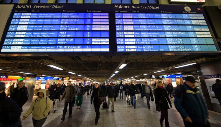 Surt show. Er man i Tyskland i denne weekend og skal man med tog, risikerer man at blive skuffet. Mange kører ikke på grund af en omfattende strejke. 