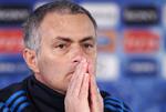 HÅNDTRYK. Chelsea-manager José Mourinho måtte for nogle uger siden lægge ryg til megen kritik fra Aston Villas manager, Paul Lambert, og dennes assistent, Roy Keane. 
