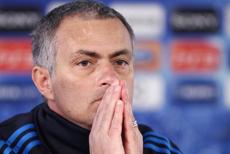 HÅNDTRYK. Chelsea-manager José Mourinho måtte for nogle uger siden lægge ryg til megen kritik fra Aston Villas manager, Paul Lambert, og dennes assistent, Roy Keane. 
