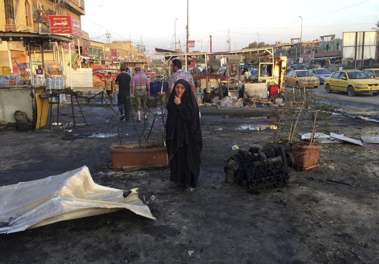 Terror. Fredag eksploderede en serie bilbomber i Iraks hovedstad Bagdad. Mindst 23 blev dræbt. 