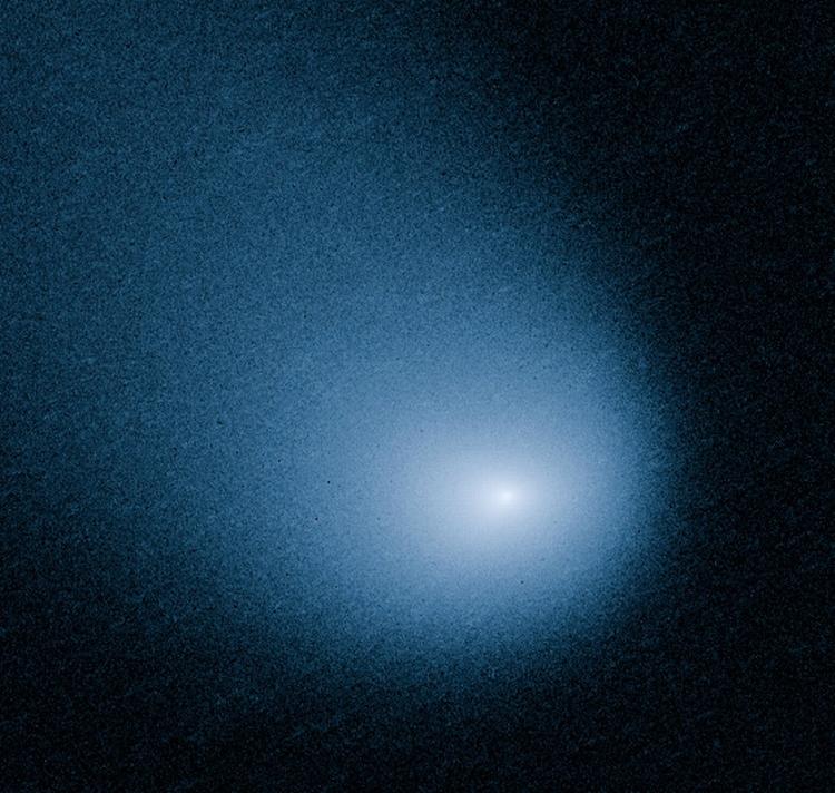 Komet. Billeder fra Nasa viser kometen Siding Spring på sin færd gennem rummet. 