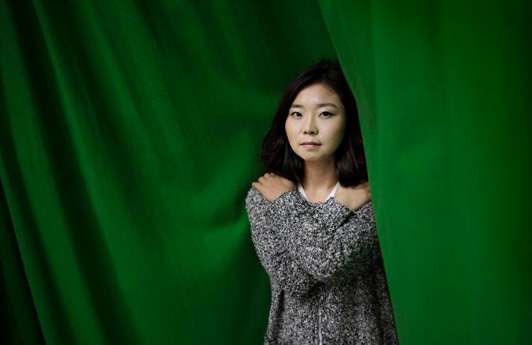Stemme. Eunsun Kim er i Europa for at flortælle om sin bog, som hun har skrevet for at låne stemme til de mange børn, der lider under diktaturet i Nordkorea. Selv slap hun ud. 