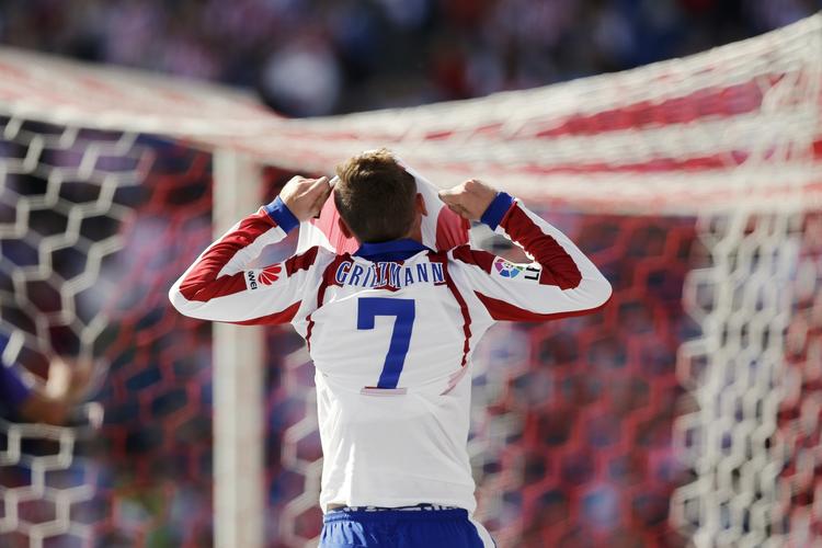 2-0. Det kunne ligne jubel over en scoring, men  Antoine Griezmann var kun tæt på med et skud på målrammen. 