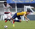 SEJR. Det endte med en sikker sejr til Michael Essien (tv.) og Milan. 