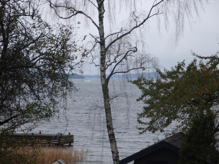 VIDNEOBSERVATION. Svensk forsvar offenliggører ved aftenens pressekonference et billede, en civil svensker har taget af en mulig ubåd. Foto: det svenske forsvar. 