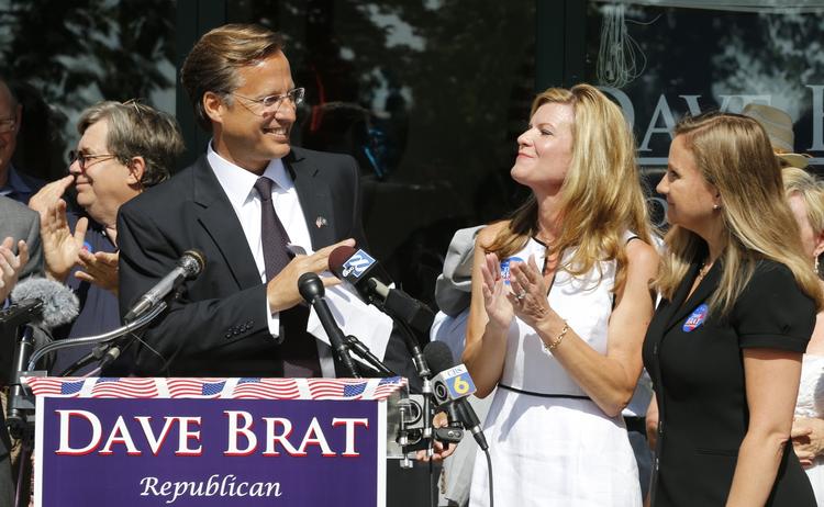 Sensation. Dave Brat og hustruen Laura har grund til at juble. 