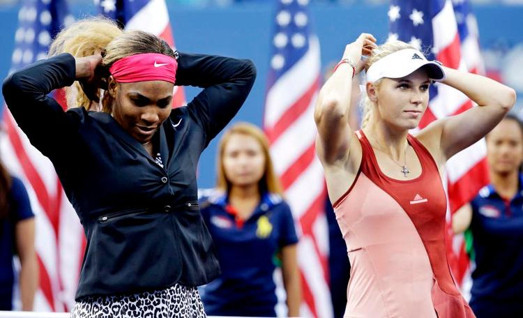 PARLØB. Serena Williams (tv.) slogCaroline Wozniacki i US Open-finalen i år. Det så begge spillere umiddelbart ud til at have det ok med. Nu venter sæsonfinalen, hvor danskeren slipper for den amerikanske stjerne i gruppespillet. 