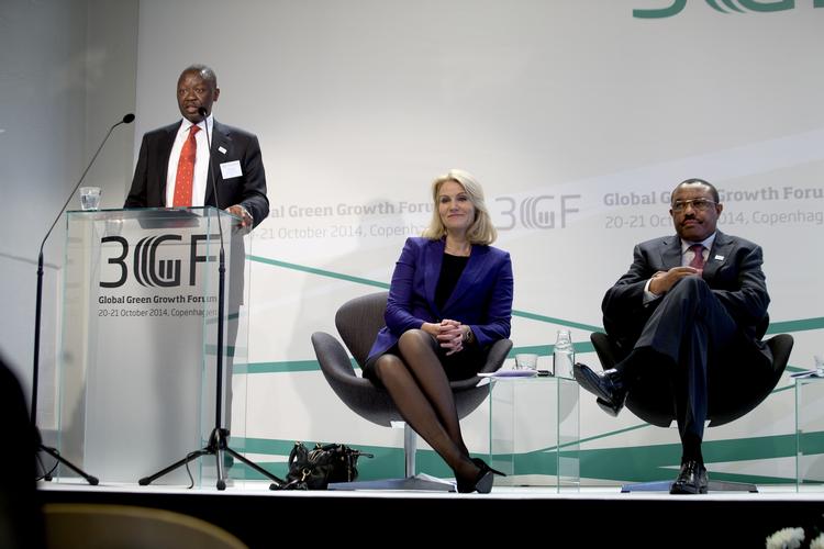 miljøtopmøde. Helle Thorning-Schmidt omgivet af Judi Wakhungu fra Kenya og Hallemariam Dessalegn fra Etiopien ved åbningen af 3GF-topmødet i København. 