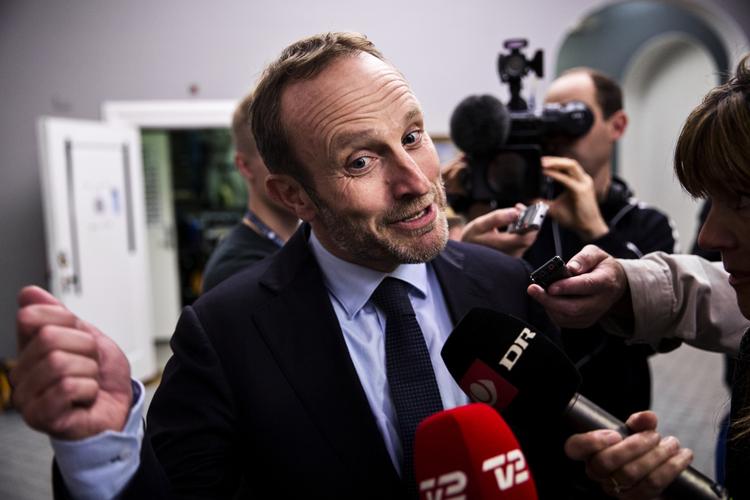 Diplomati. Udenrigsminister Martin Lidegaard vil vente til torsdag med at udtale sig om, hvad løsladelsen af en mulig attentatmand fra et tyrkisk fængsel skal have af konsekvenser for relationerne mellem Danmark og Tyrkiet. 