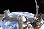 Uvedkommende. Hadfield er uden tvivl en dygtig astronaut. Men en stor fortæller er han altså ikke. Foto: AP/NASA (arkiv) 
