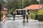 oversvømmelse. Vandet stod højt mange steder efter det kraftige regnvejr i Nordjylland i sidste uge. Billedet er fra et villakvarter i byen Elling ved Frederikshavn i fredags. 