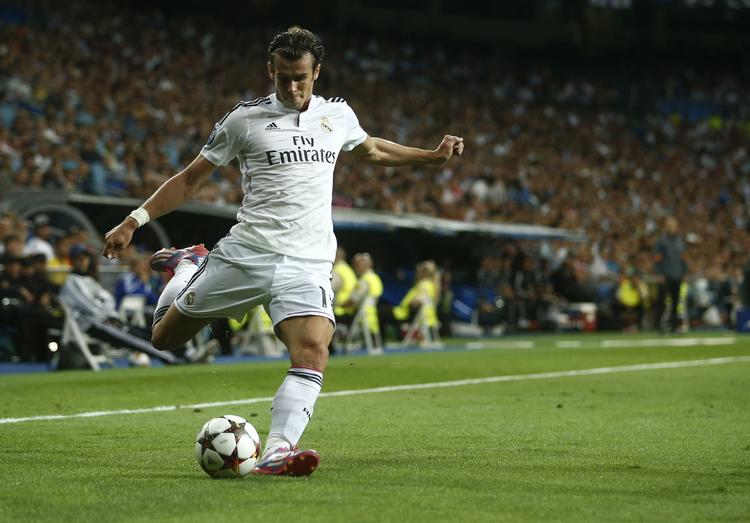 mave-muskel. Gareth Bale er tvivlsom til både Real Madrids kamp mod Liverpool og ærkefjendeopgøret mod FC Barcelona. 