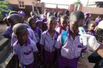 Sikkerhed. I Nigeria har man formået at stoppe spredningen af ebola. Her tjekkes skolebørn i Nigeria for feber, som er et af symptomerne på ebola. 