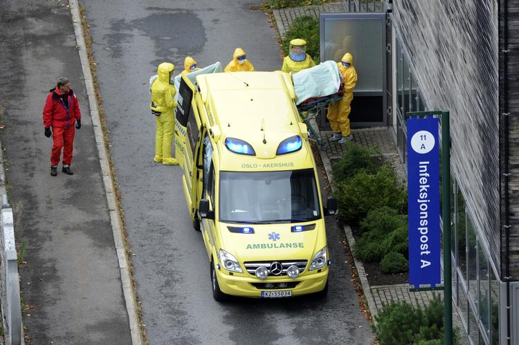 Udskrevet. Ambulancen, der bragte ebolasmittet medarbejder fra Læger uden Grænsertil til Ullevål Sygehus. 