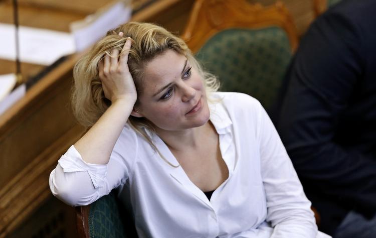 ÅBNINGSDEBAT. Det undrer Enhedslisten, at statsministeren bebudede stramninger til åbningsdebatten, som de tilsyneladende har oversolgt. Men de er stadig kritiske. 