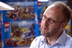 SUCCES. Lego med Jørgen Vig Knudstorp i spidsen har kraftig medvind, og da virksomheden aflagde regnskab for et par måneder siden overhalede den Mattel som verdens største legetøjsproducent. 