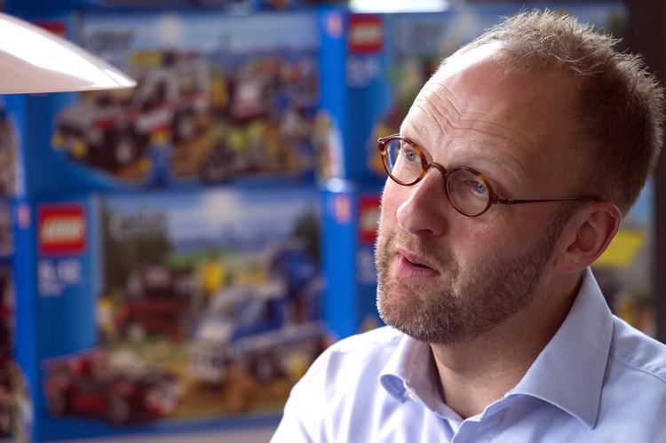SUCCES. Lego med Jørgen Vig Knudstorp i spidsen har kraftig medvind, og da virksomheden aflagde regnskab for et par måneder siden overhalede den Mattel som verdens største legetøjsproducent. 