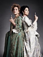 opgør. De pågående sangere, sopranen Simone Kermes (tv.) og mezzoen Vivica Genaux, indtager rollerne som to af 1700-tallets kamphaner. 