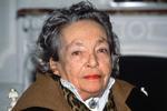 Marguerite. Forfatter, dramaturg, manuskriptforfatter og filminstruktør. Marguerite Duras var det hele. Fotoet her er taget ved en prisuddeling i 1990. Duras døde i 1996. 