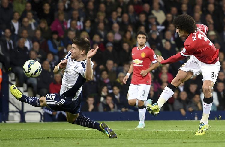 Forløsning. Fellaini (th) fik omsider scoret sit første mål for Manchester United. 