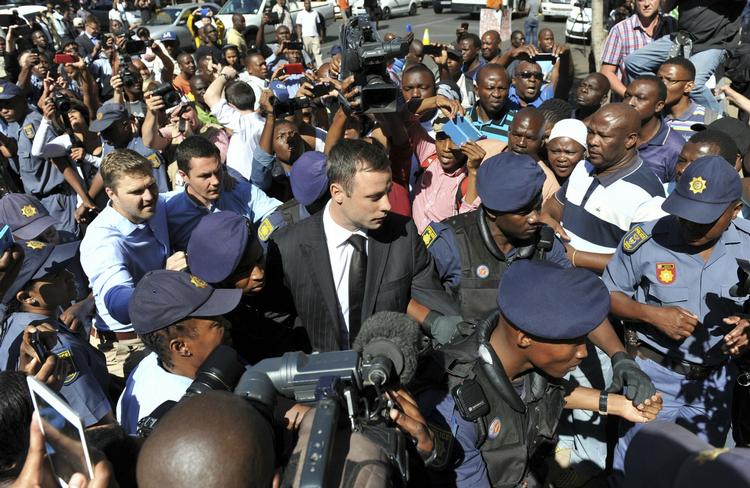 DRABSSAG. Retsmøderne i sagen om Oscar Pistorius er blevet fulgt tæt af de sydafrikanske medier. Her ankommer han til retten i Pretoria kort før strafudmålingen. 