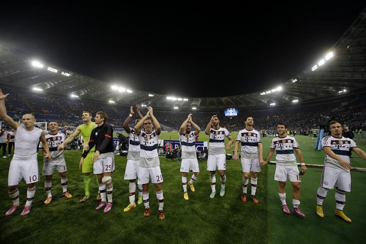 7-1. Bayern-spillerne havde grund til at juble efter storsejren i Rom over Roma. Men det kan blive bedre, mener træneren. 