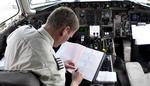 Elektronisk. Bl.a. brændstofudregninger bliver lagt ind på iPad inden afgang. En opdatering forsinkede i går et SAS-fly med kurs mod Paris. 