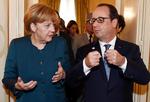 Klemme. Francois Hollande er presset af både EU med kansler Merkel i front og på de interne linjer i Frankrig. 
