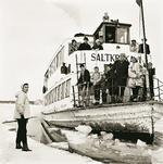 Film. Skuespillerne i tv-serien 'Vi på Saltkråkan', som Lindgren skrev. Selv var forfatterinden dybt involveret i seriens tilblivelse. Senere blev historien også til en bog. 