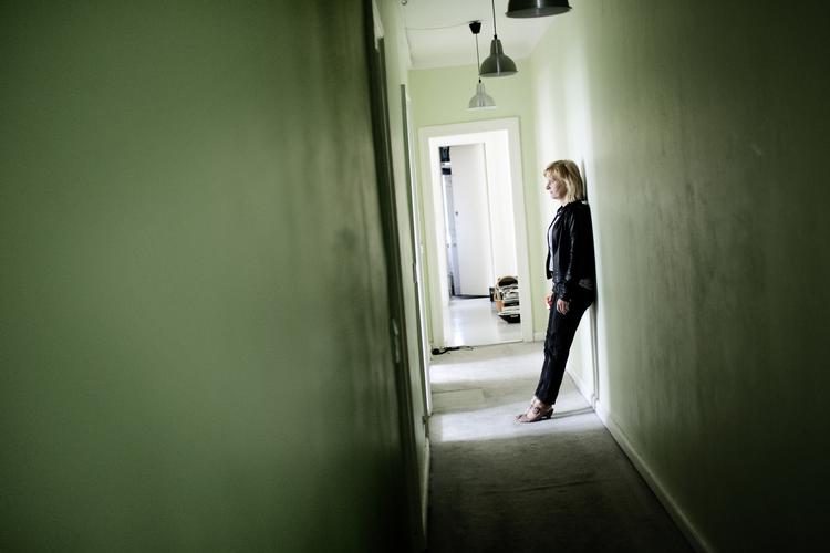 Kunstnerkritik. Astrid Saalbach mener, at danske dramatikere udsættes for kunsterisk censur, hvilket underminerer den dramatisk tekst og dens tradition. 