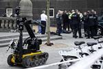 TRUSEL. De senste år er der tikket en række bombetrusler ind forskellige steder i landet. Her på Københavns Rådhus i går. 
