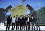 PROFILER. Ved præsentationen af næste års rute var fra venstre Marcel Kittel, Blel Kadri, Tony Gallopin, Alexander Kristoff, Vicenzo Nibali, Thibaut Pinot, Jean-Christophe Peraud og  Cadel Evans på scenen. 