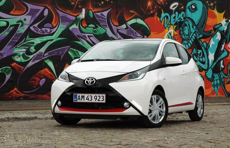 markant. Frontpartiet på Toyota Aygo er tegnet som et stort X. Udtrykket kan forstærkes med mange pyntedetaljer. 
