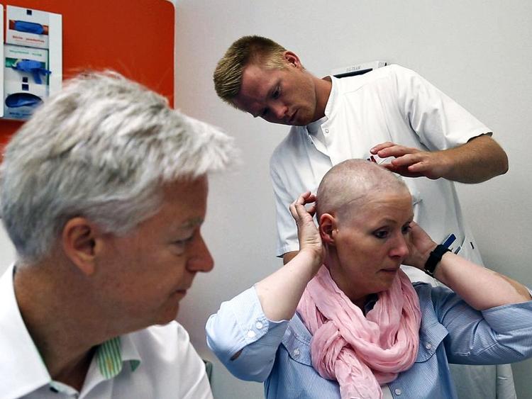 Personligt. Det er Rikke Glintborgs og Charlotte Bruus Jensens behandling, der fungerer i filmen. Som historier om lige præcis de to mennesker og deres kræftsygdom, man føler med. 