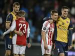 Skuffelse. Kasper Risgård (th) sammen med Hobros Anders Egholm måtte nøjes med 1-1 i Superligaen i fredags. 