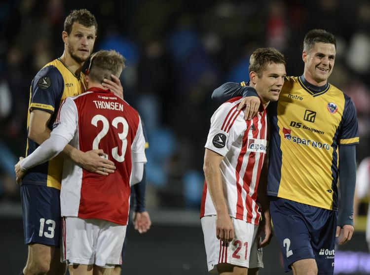 Skuffelse. Kasper Risgård (th) sammen med Hobros Anders Egholm måtte nøjes med 1-1 i Superligaen i fredags. 