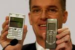 optimst. Året før Apple lancerede den første iPhone, 2006, præsenterede Nokia et nyt joint venture med Siemens, som skulle konkurrere med Ericsson. Simon Beresford-Wylie, daværende CEO for Nokia Solutions and Networks, præsenterer de nyeste telefoner i Frankfurt. 