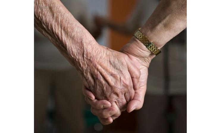 Kvinder. På trods af flere sygedage er kvinders levetid længere end mænds. 