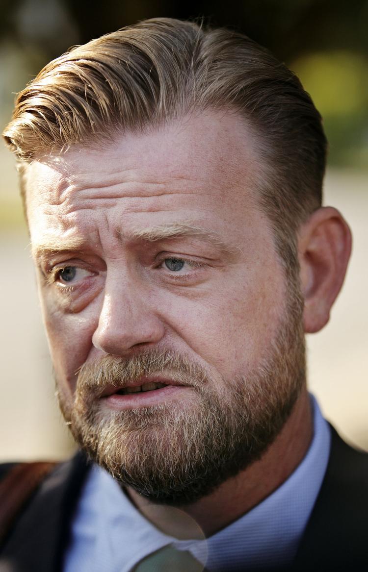 Tidligere spindoktor Peter Arnfeldt har trods manglende beviser siden august 2012 været sigtet for at have lækket Thorning-familiens skattepapirer. Københavns Politi har fået rettens ord for, at den langvarige sigtelse er efter bogen, selv om politiet ifølge retsplejeloven ikke må sigte borgere i unødvendig lang tid, før der skal rejses en tiltale. 