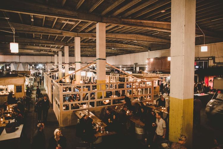 Stemningsbillede. Der er gang i CPH Street Food på Papirøen. 