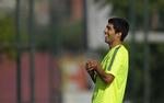 debut. Luis Suarez har ventet længe på sin debut for Barcelona oven på den lange karantæne efter bidesagen ved VM. 