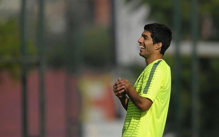 debut. Luis Suarez har ventet længe på sin debut for Barcelona oven på den lange karantæne efter bidesagen ved VM. 