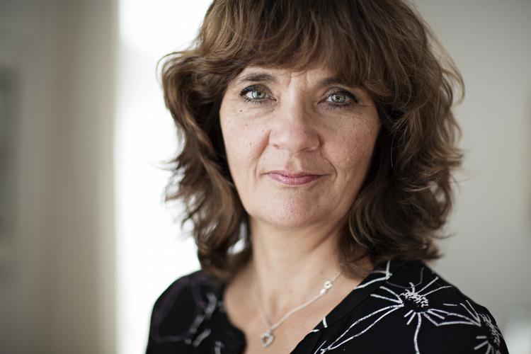 Mønsterbryder. Agi Csonka voksede selv op i en ungarsk flygtningefamilie, men brød mønsteret. I dag er hun direktør for SFI og med i regeringens mønsterbryderkorps. 