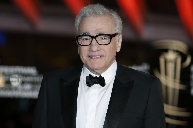 Scorsese. Scorsese producerer filmen, men har overleveret instruktørstokken til Amir Bar-Lev. 