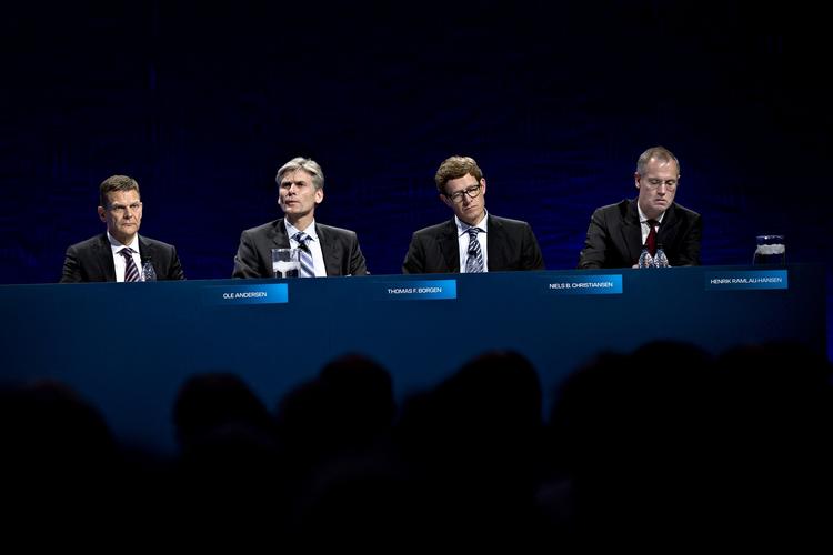 stressede? Generalforsamling i Danske Bank tidligere på året. Yderst til venstres ses bankens to profiler, formanden Ole Andersen og den ordførende direktør Thomas Borgen. Danske Bank er blandt de banker, der har gennemgået en omfattende stresstest for at se, om de kan klare en eventuel ny krise. 