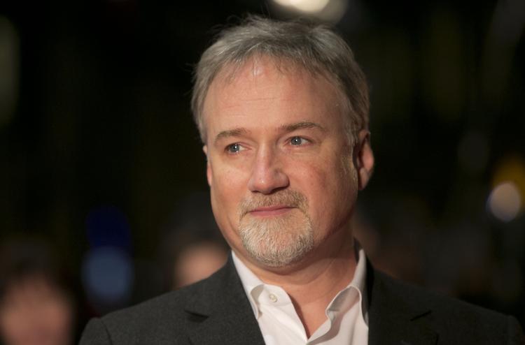 Hitinstruktør. David Fincher bruger plot som en motor, der driver filmen fremad. 