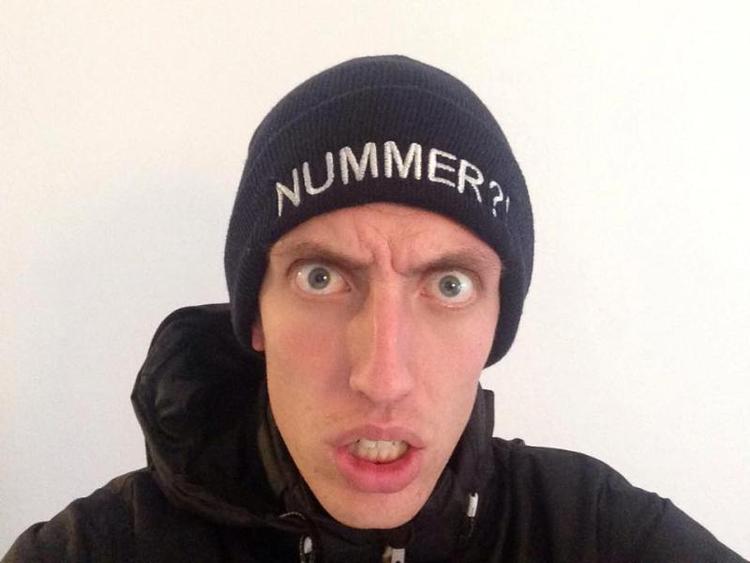 INTERNETFÆNOMEN. Ronni Hansen eller Fisseronni, som han kalder sig selv, kan i dag mødes ved Storkespringvandet klokken 15. 